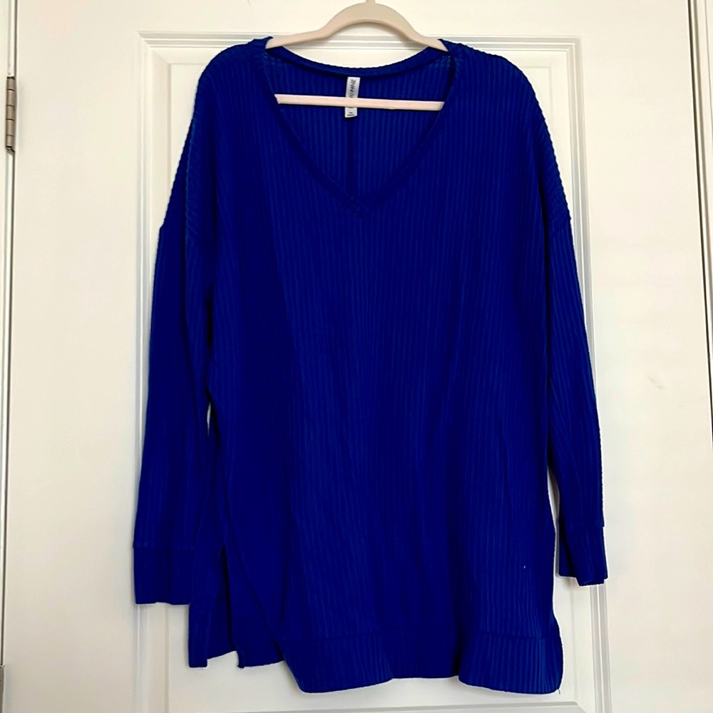 💥$5 FLASH SALE 💥
 Blue waffle knit v-neck